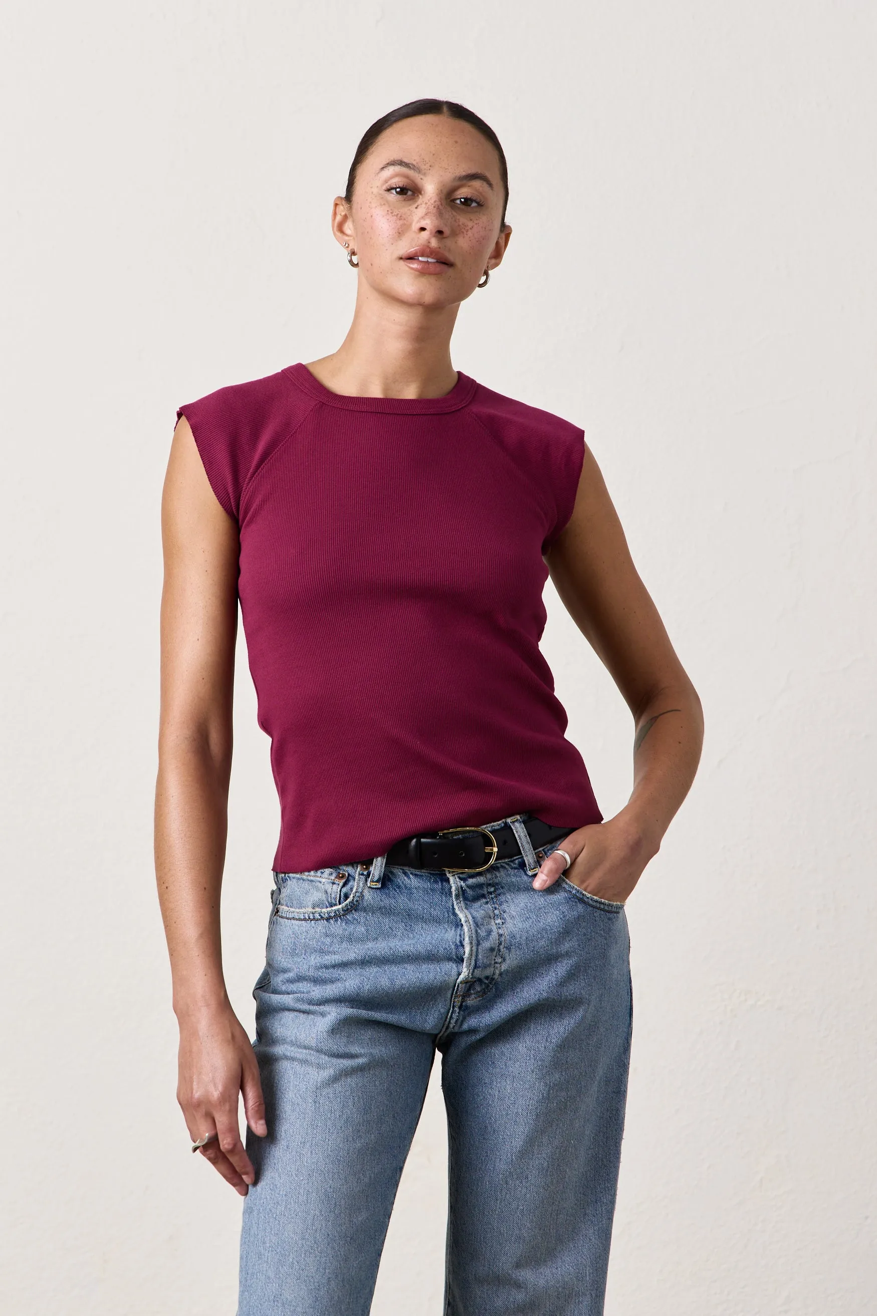 CHLOE FITTED RIB TEE / DARK CHERRY