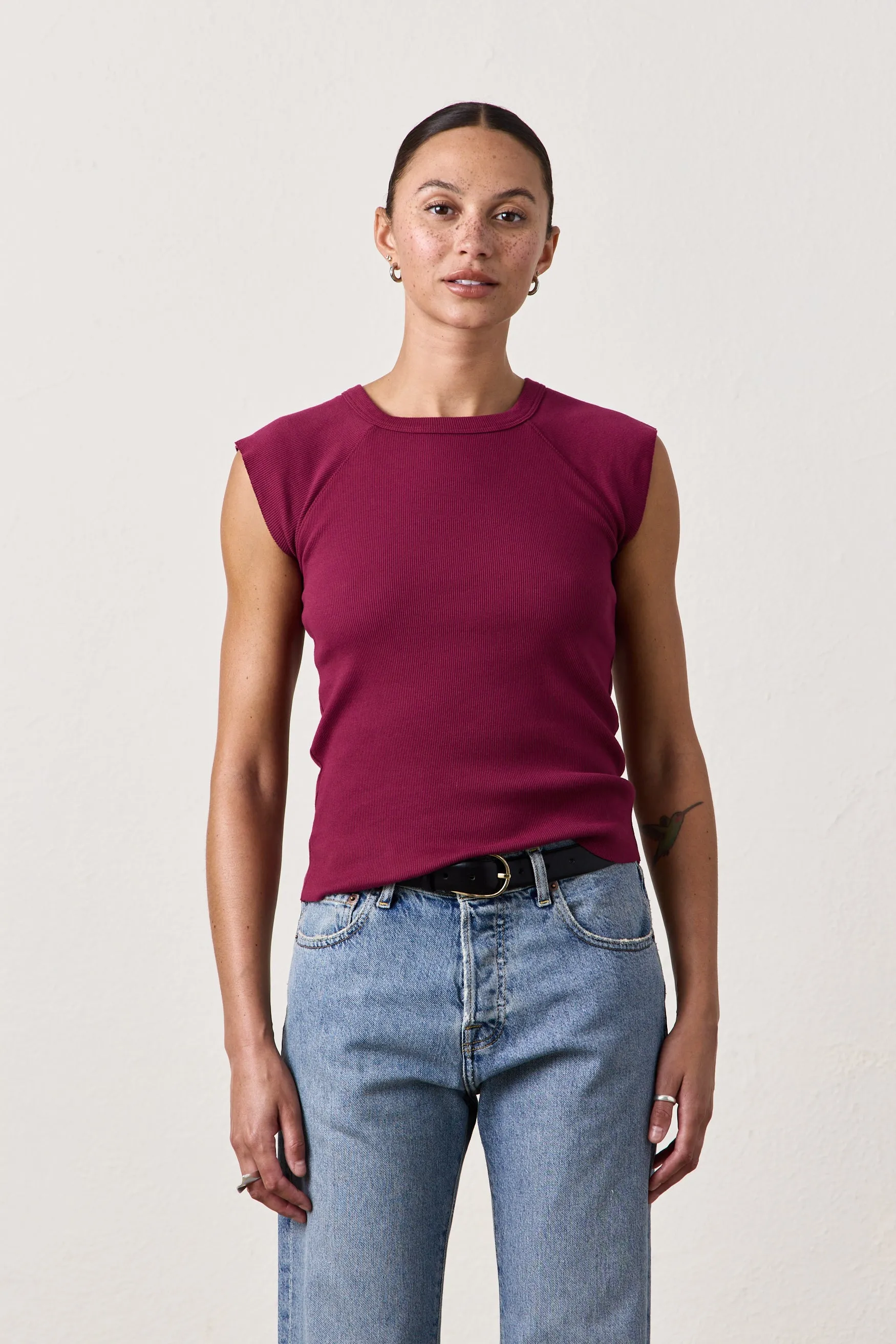 CHLOE FITTED RIB TEE / DARK CHERRY