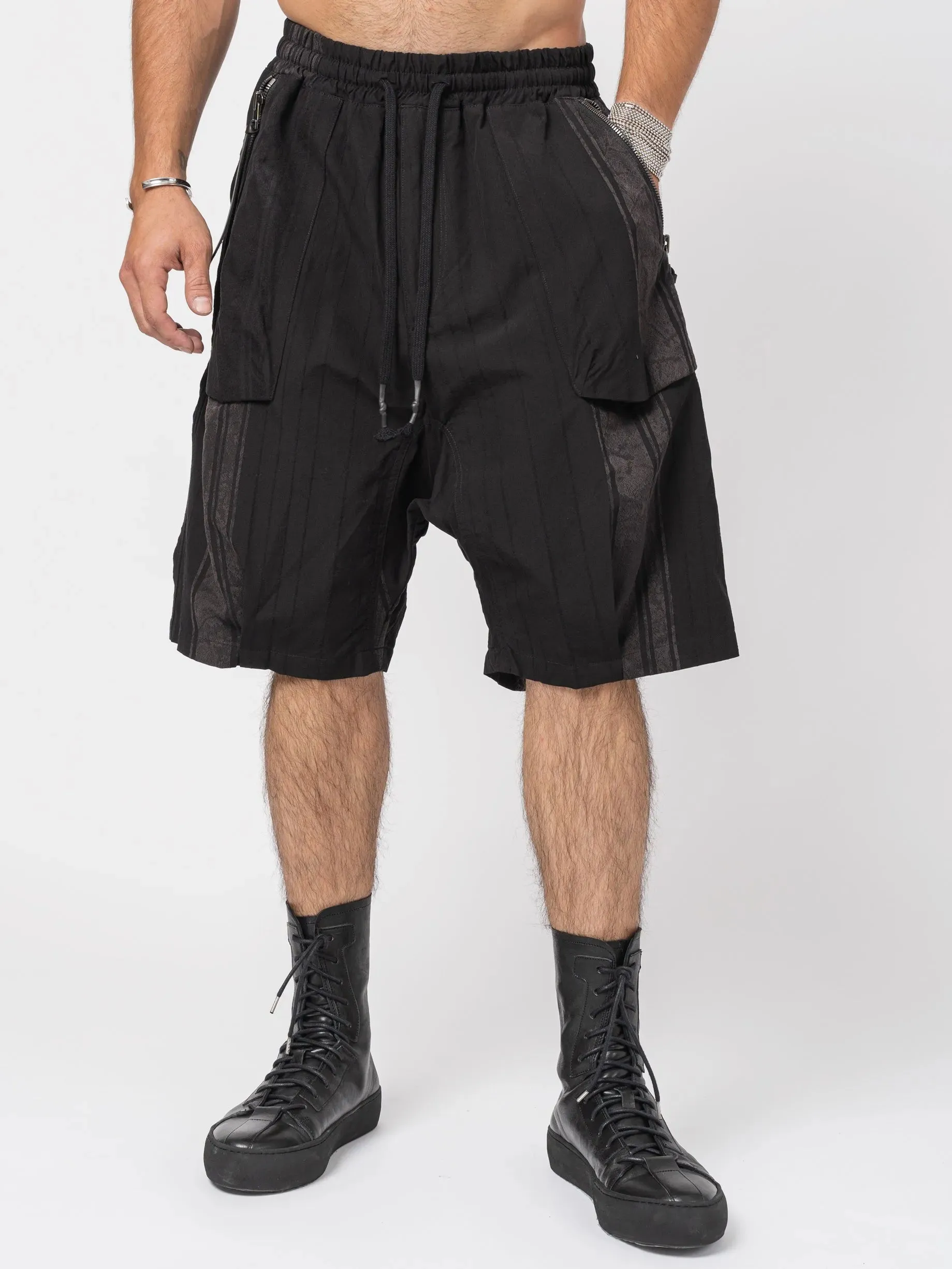 D.HYGEN Crack Random Stripe Jacquard Baggy Shorts