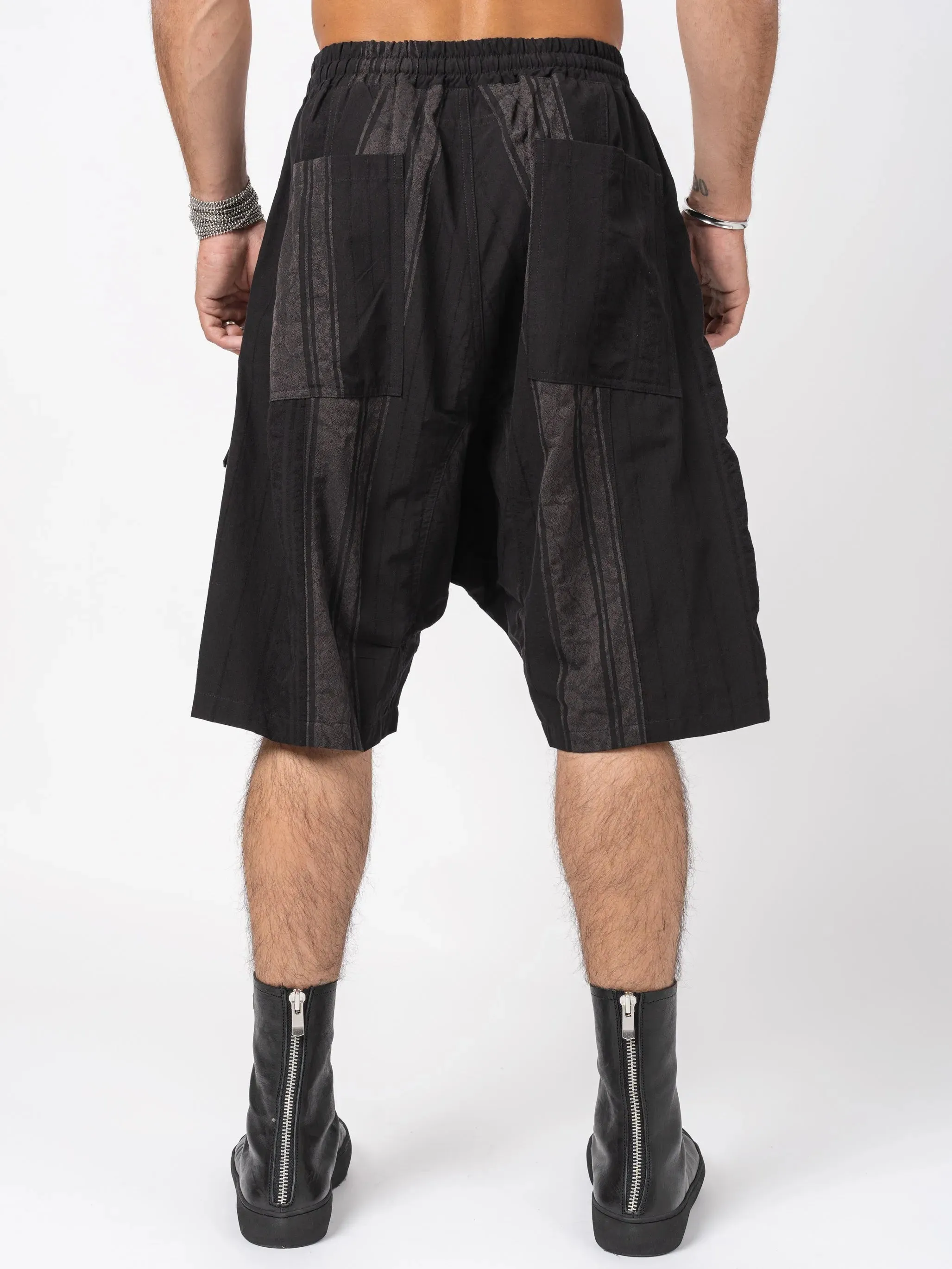 D.HYGEN Crack Random Stripe Jacquard Baggy Shorts